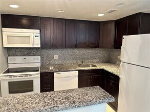 Building Photo - 3680 Inverrary Dr