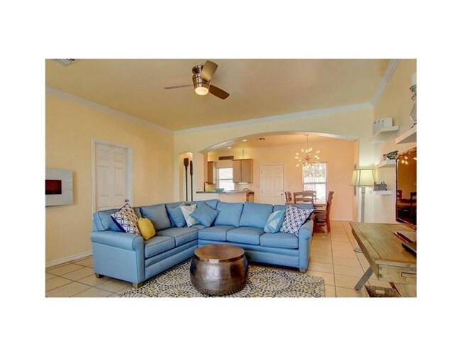 Building Photo - 14869 Granada Dr