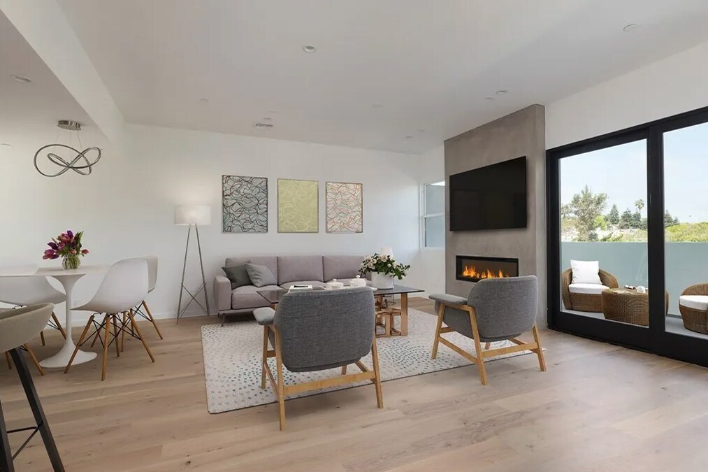 Foto principal - 617 Aviation Way