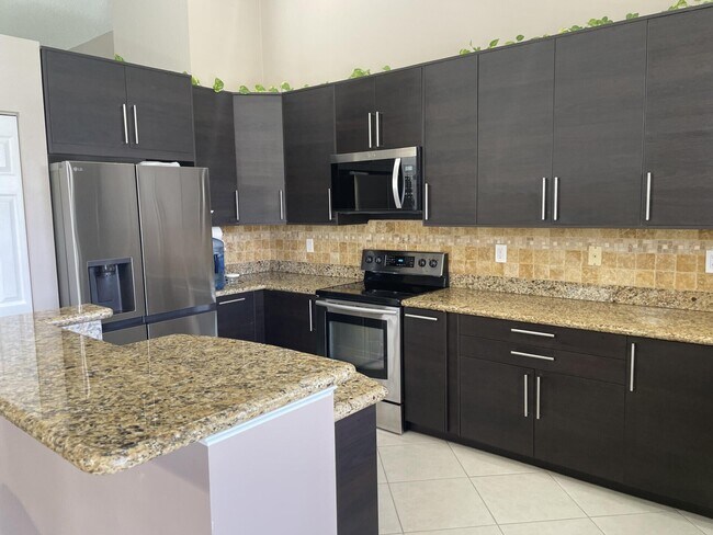 Building Photo - 9514 Lago Dr
