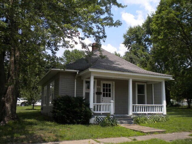 Building Photo - Pet Friendly for $625!