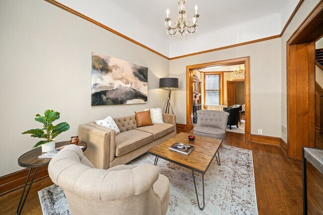 Foto del edificio - 437 W Roslyn Pl