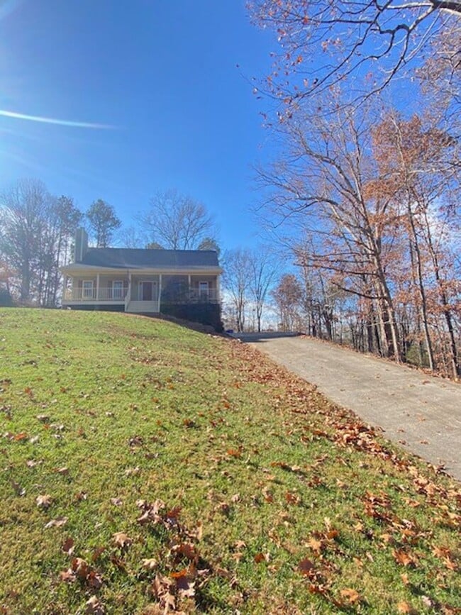 Building Photo - 4 bedroom 3.5 bath house