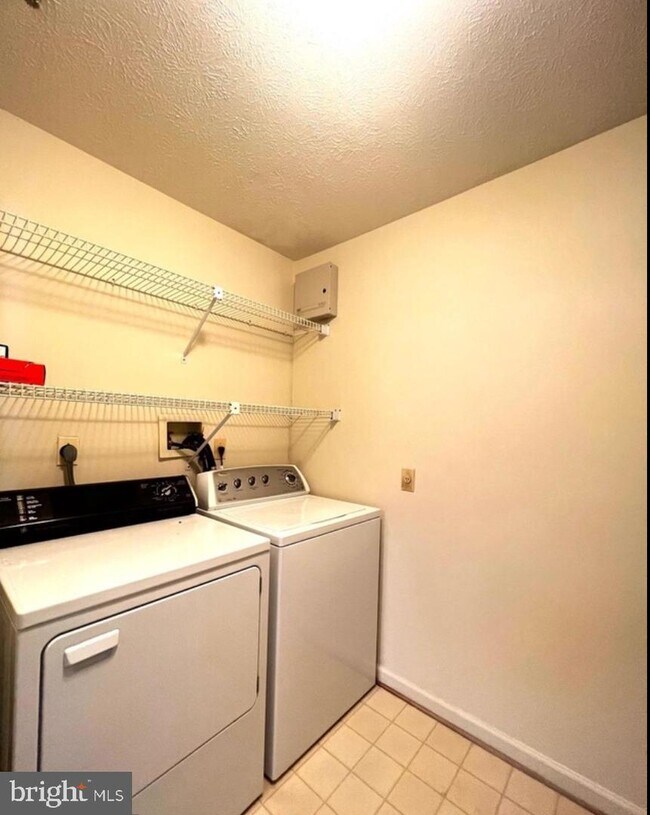 Foto del edificio - 8009 Township Dr