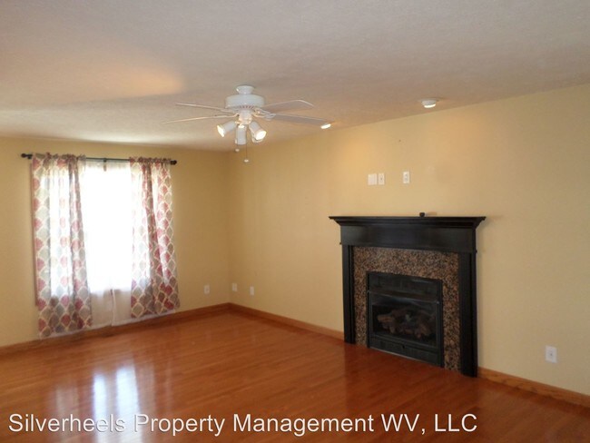 Building Photo - 453 Walnut Grv