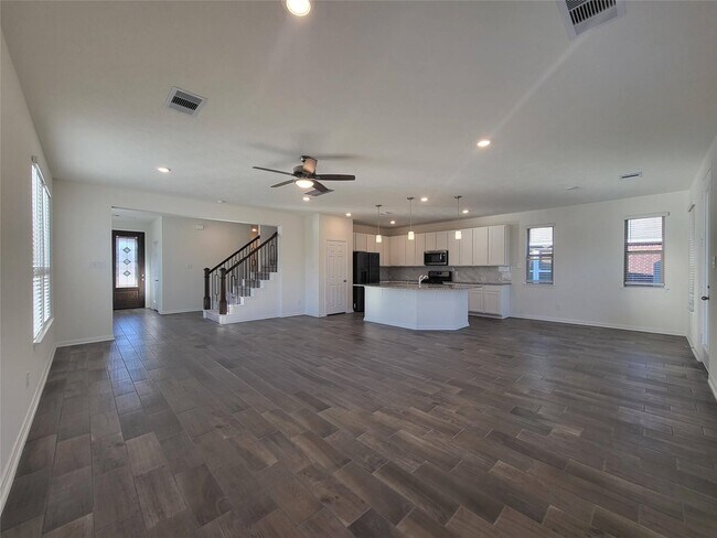 Building Photo - 9303 Sandoval Cir