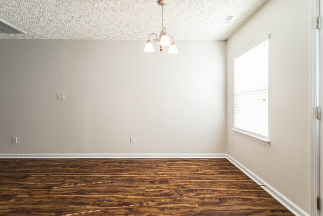 Foto del edificio - Durham Town Home For Rent