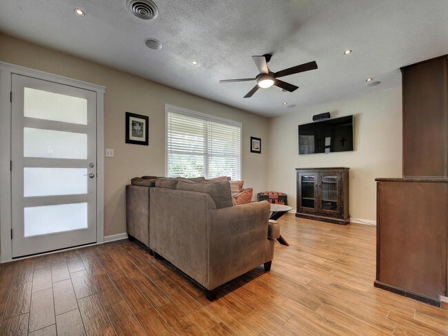 Building Photo - 4805 Creekwood Rd