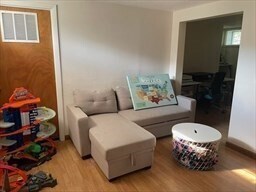 Foto del edificio - 2 Marigold Ave