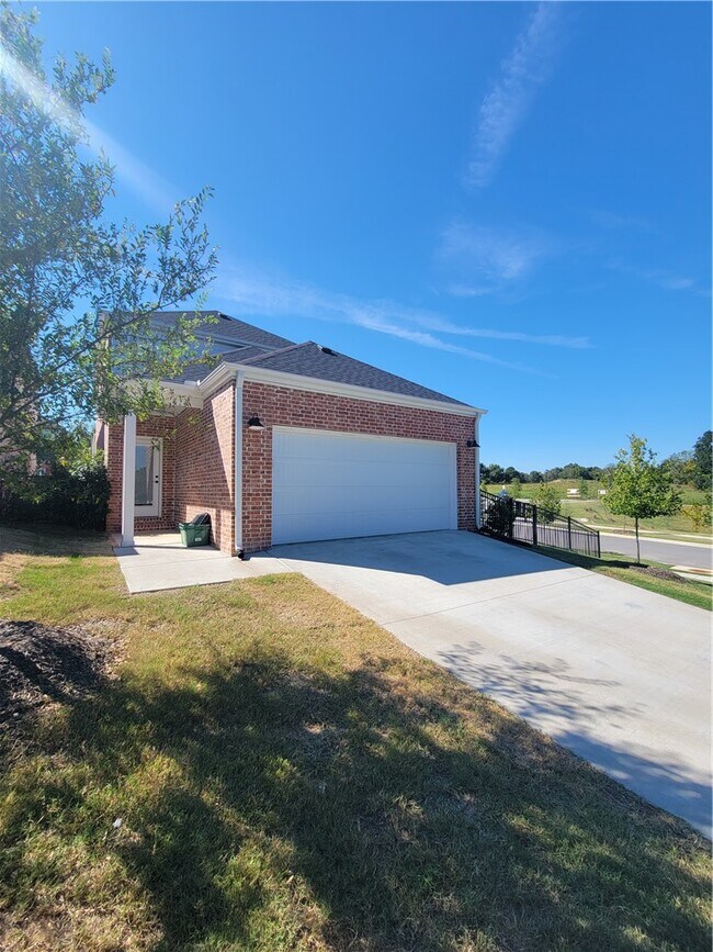 Building Photo - 2302 E Frontier Elm Dr
