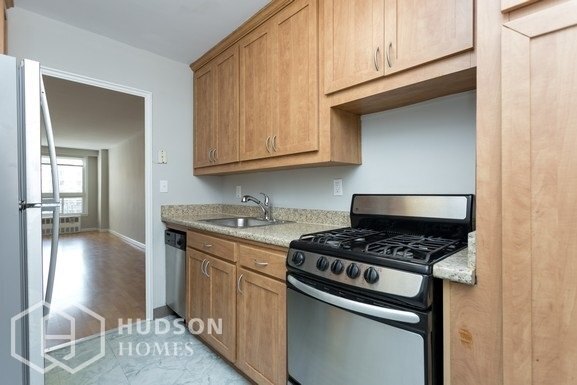 Building Photo - 91 Strawberry Hill Ave