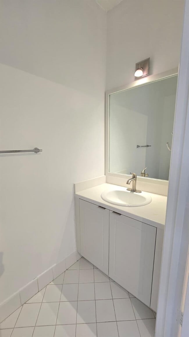 Building Photo - 2213 Salerno Cir