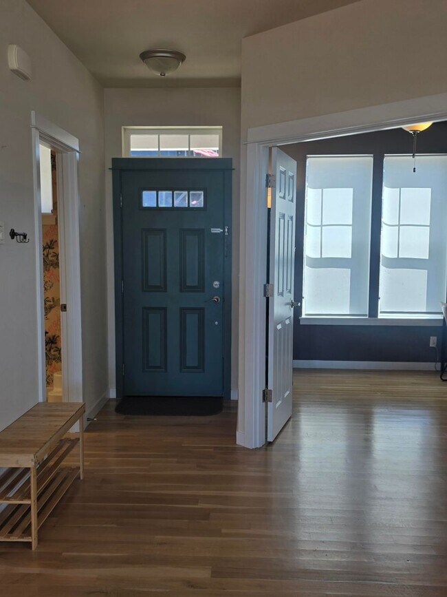 Foto del edificio - 4 bdrm Home in Poulsbo's Chateau Ridge!
