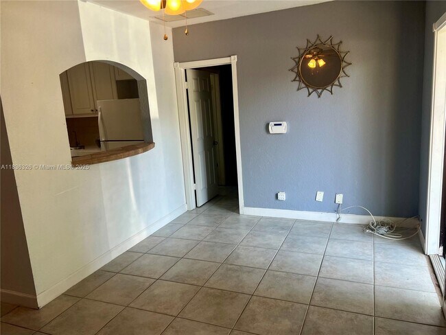 Foto del edificio - 630 NE 15th Ct
