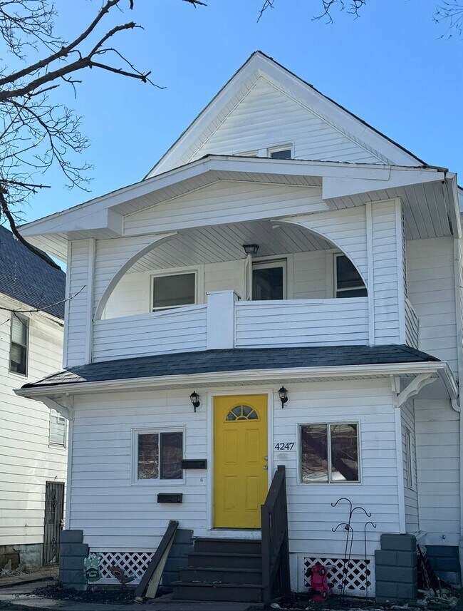 Building Photo - 4247 Archwood Ave