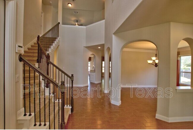 Foto del edificio - 1703 Elkins Ln