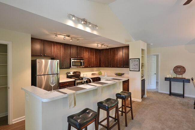 Building Photo - Loch Raven Pointe Apartments and Townhomes