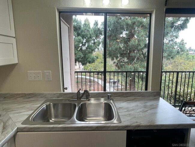 Building Photo - 7858 Cowles Mountain Ct