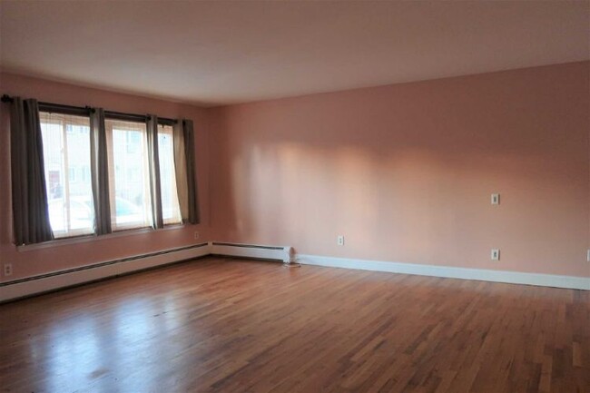 Building Photo - 250 Beechwood Ave