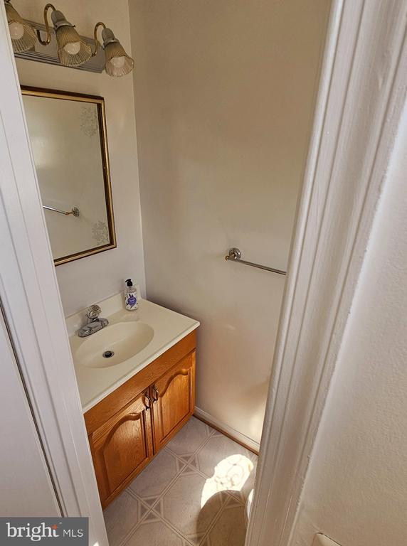 Building Photo - 8512 Southlawn Ct