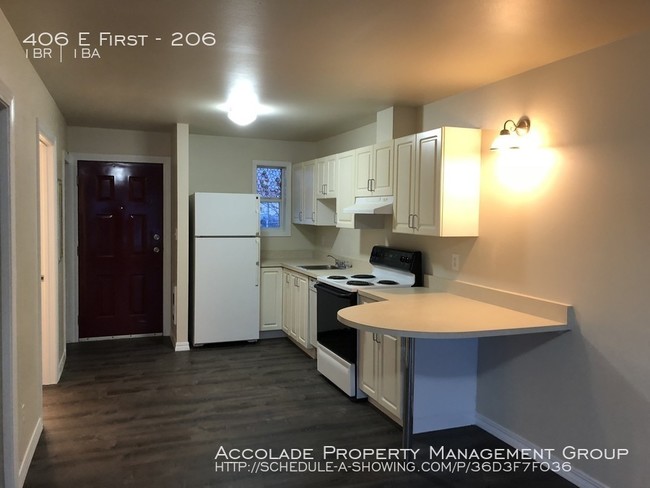 Building Photo - Studio Apartment with Nice Natural Light