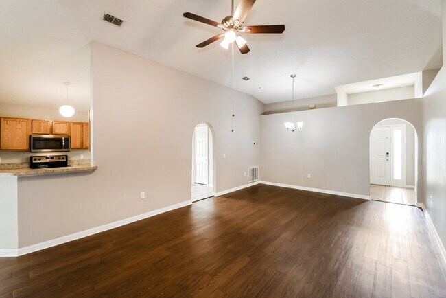 Foto del edificio - 12348 Hickory Forest Rd