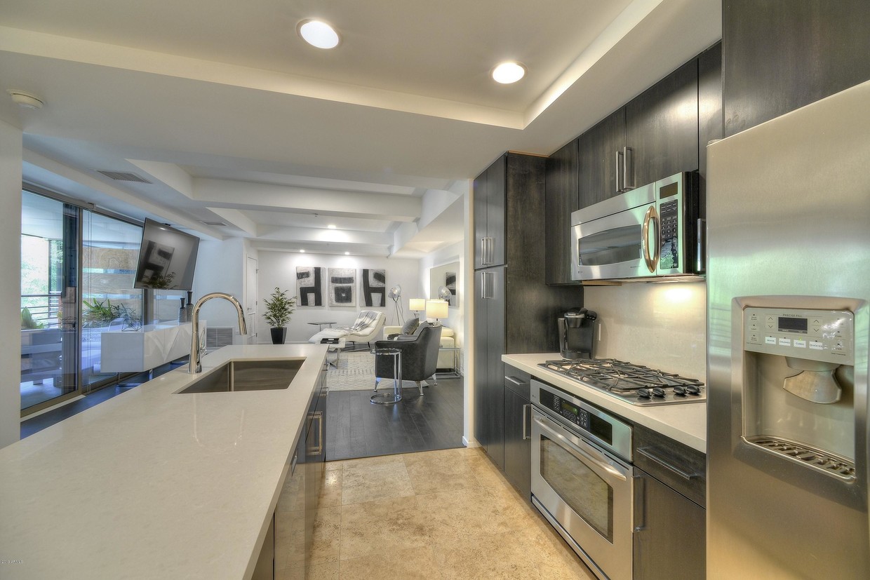Primary Photo - 7151 E Rancho Vista Dr