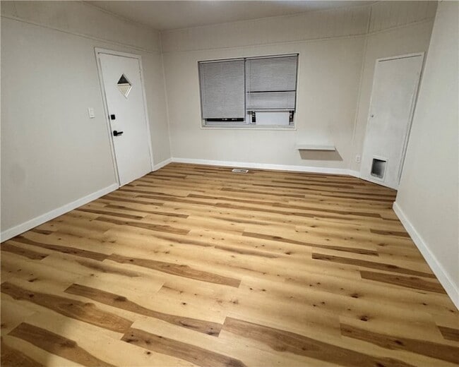 Foto del edificio - 1332 Goettmann St