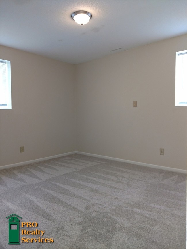 Foto del edificio - 2 Bedroom Lower Level Duplex Unit