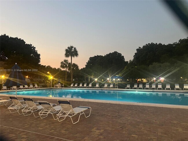 Building Photo - 502 Gardens Dr