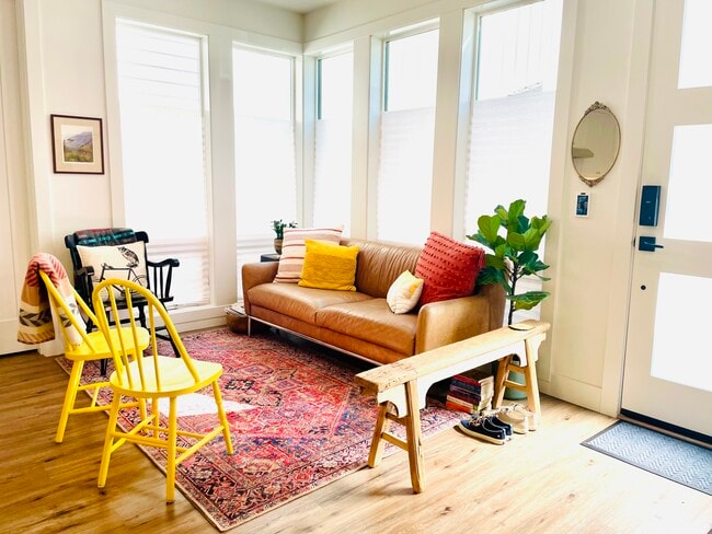 Living room - 4127 40th Ave SW