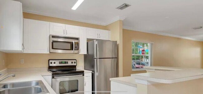 Foto del edificio - 8678 SW 23rd Ct