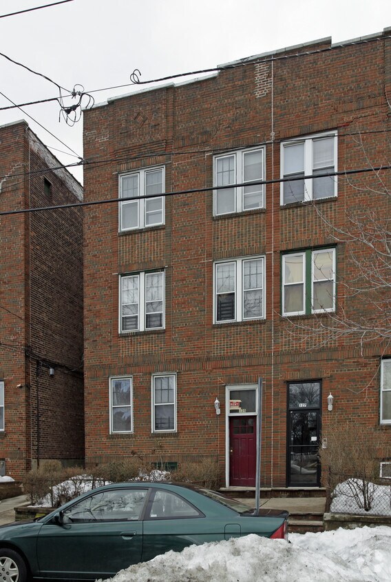 Building Photo - 125 Roosevelt Ave