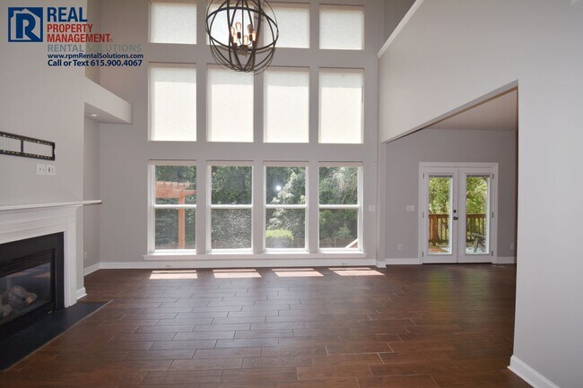 Foto del edificio - Gorgeous 4 bd home in Brentwood! Deck and ...