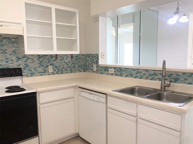 Building Photo - 1330 Old Spanish Trl