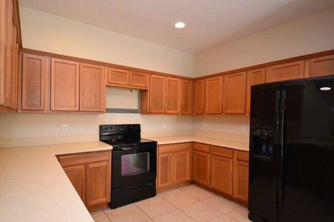 Foto del edificio - Conserviation View - 3/2.5 Townhome with Lakeside Pool & Lakeside walking trial - gated community