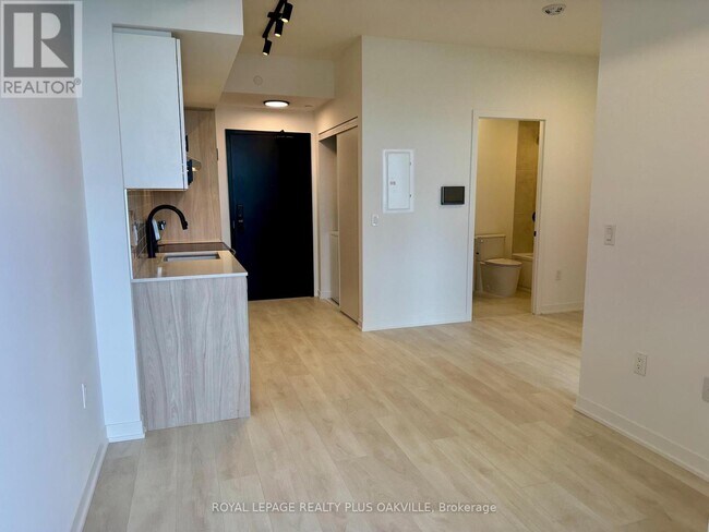 Photo du bâtiment - 4878 Powers Cmn