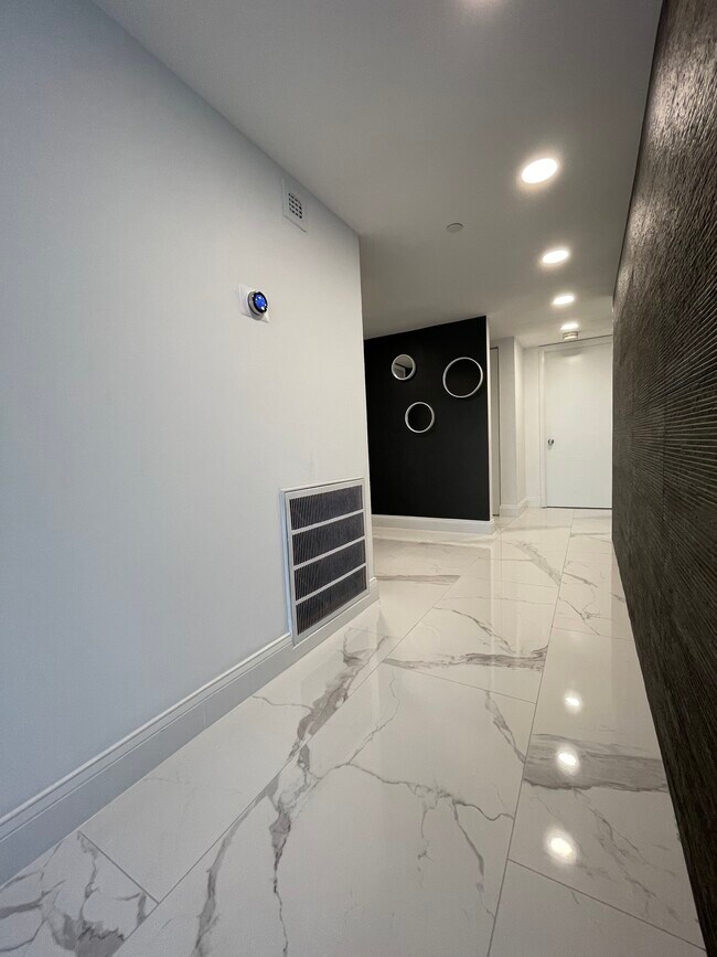 Fotografía del edificio - 3301 Bayshore Blvd