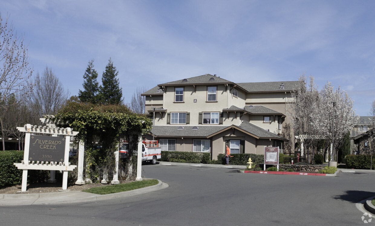 Foto del edificio - The Silverado Creek Apartments