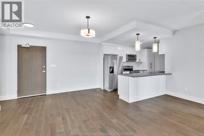 Building Photo - 2600 Sandwich W Pkwy