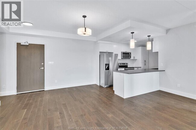 Photo du bâtiment - 2600 Sandwich W Pkwy