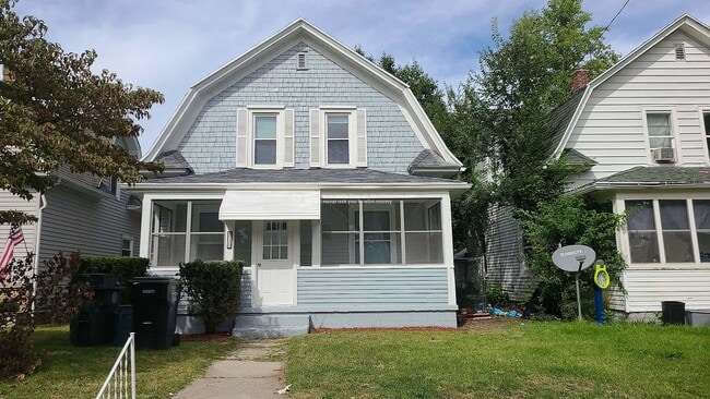 Building Photo - 215 E Donald St