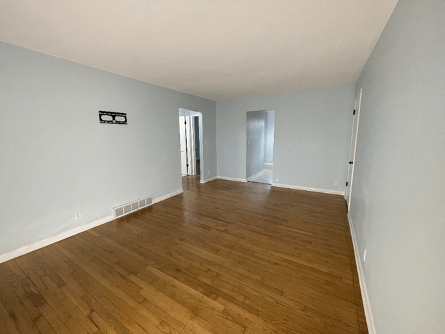 Building Photo - 1025 Mayfair Dr