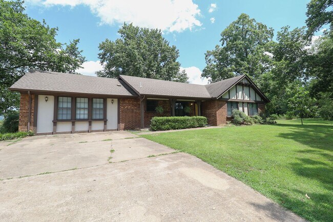 Building Photo - Gorgeous 3 Bedroom Remodel, Jenks Schools,...