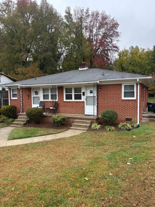 Building Photo - 224 Waverly Way