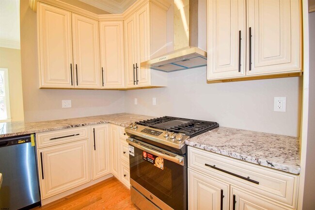 Foto del edificio - 438A Redwood Ave