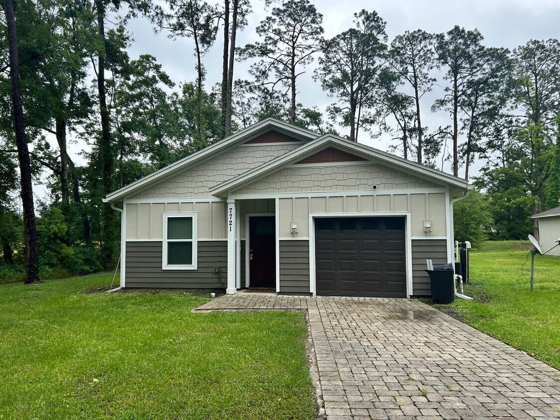 Foto principal - 3/2 House For Rent in Northside Jax!