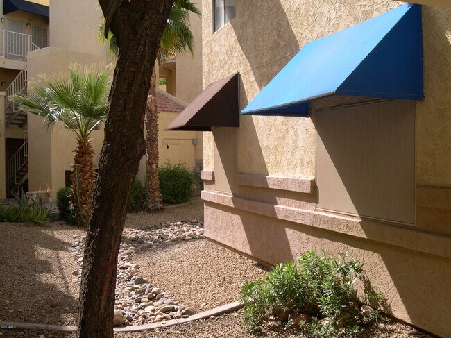 Building Photo - 12221 W Bell Rd