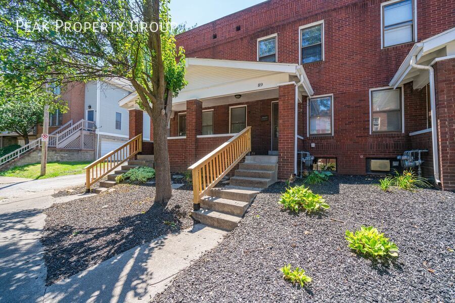 Foto principal - Available Now! Newly Renovated Townhome! L...