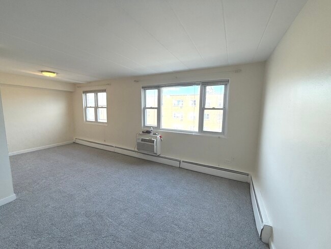 Foto del edificio - 2025 W Granville Ave